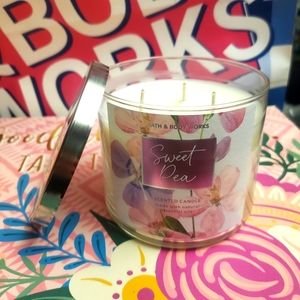 Bath and Body Works Sweet Pea 3 wick candle